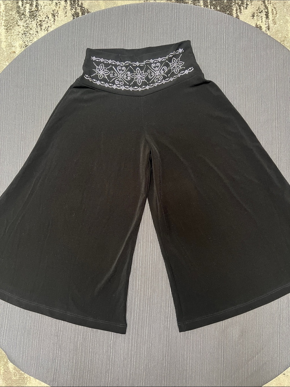 Girl’s Black Wide-Leg Knit Gauchos with Embelished Waistband-Sz M (8-10)